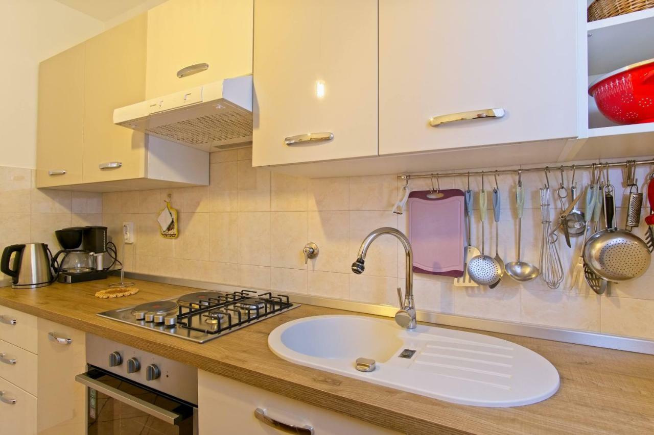 Apartmani Dorita 말리로시니 외부 사진